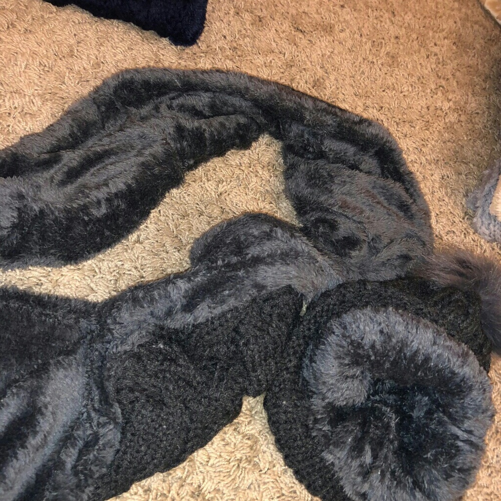 UGG dark gray hat and infinity scarf set - Picture 2 of 2
